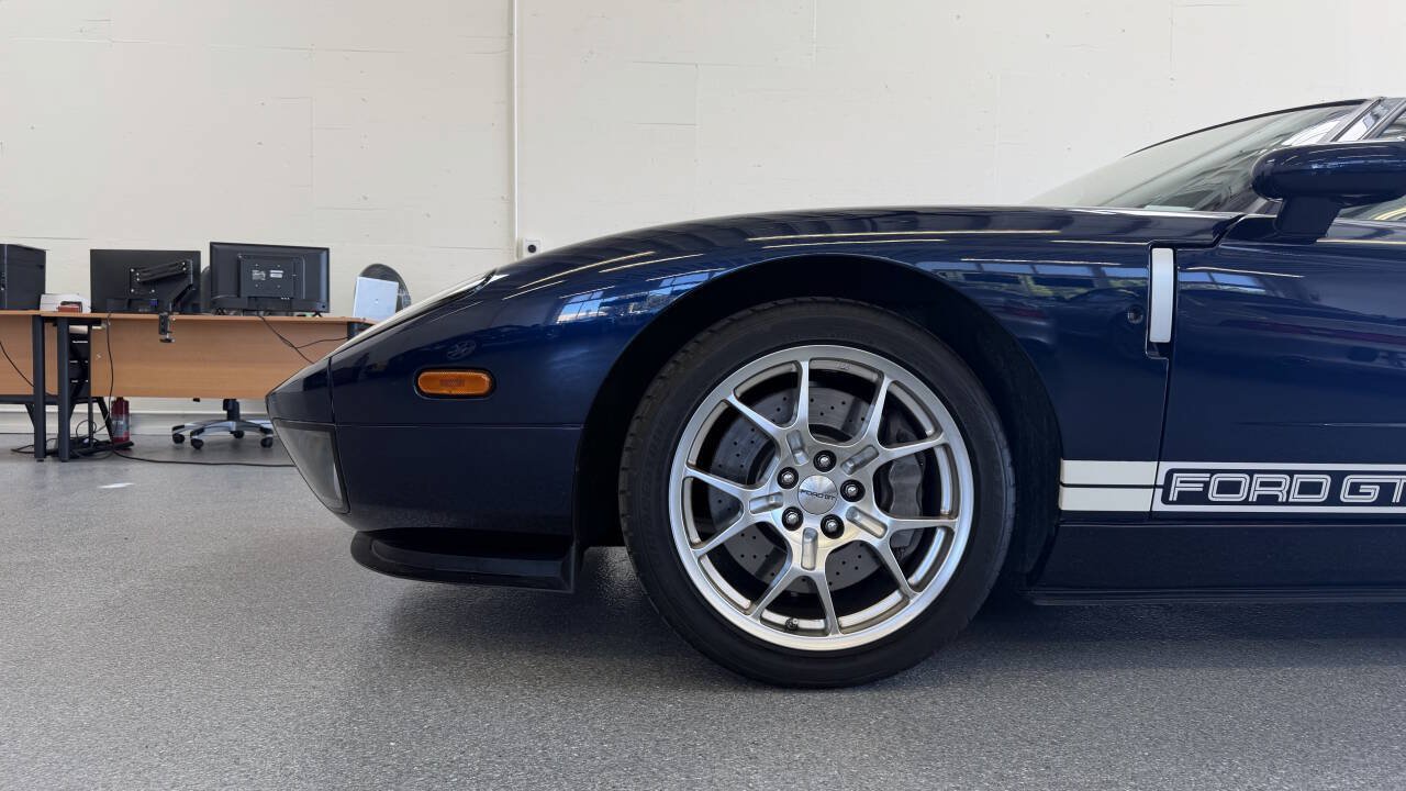 Used 2006 Ford GT RWD image 67