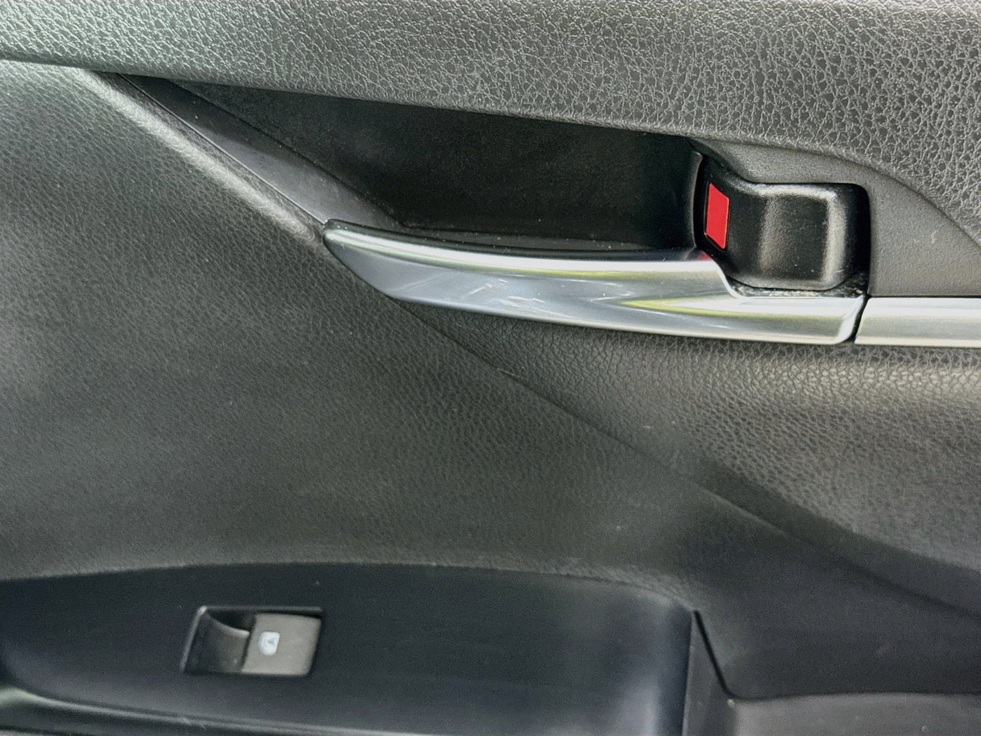 Used 2020 Toyota Camry SE FWD image 28