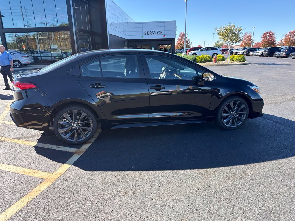 Used 2026 Toyota Corolla SE FWD image 5