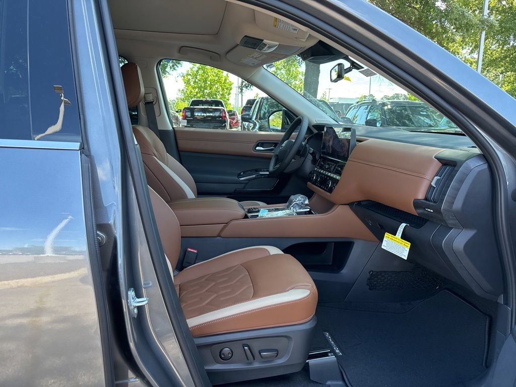 New 2026 Nissan Pathfinder Platinum AWD/4WD image 17