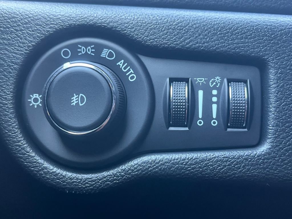 New 2026 Chrysler Pacifica Select image 12