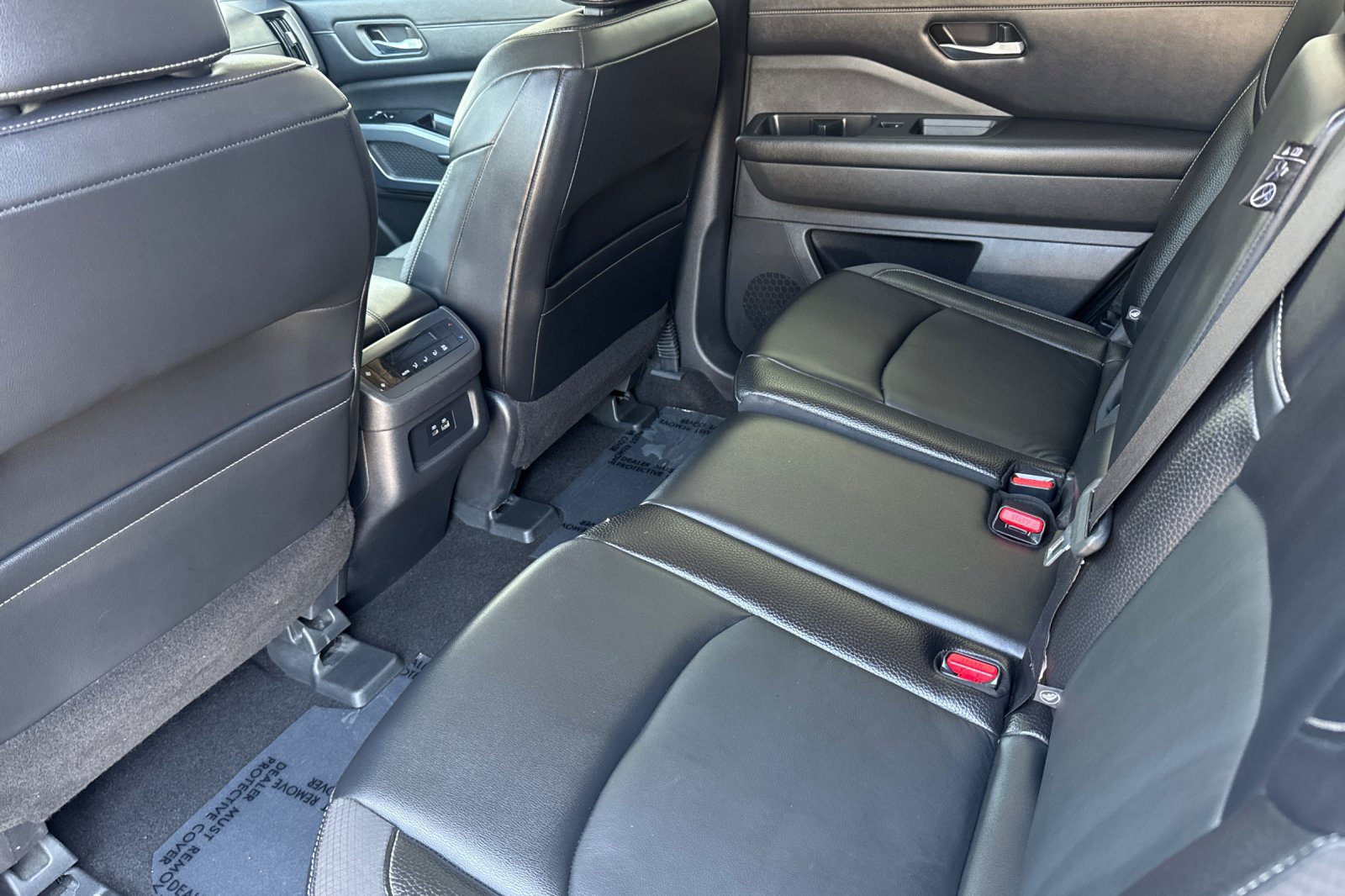 Used 2022 Nissan Pathfinder SL FWD image 14