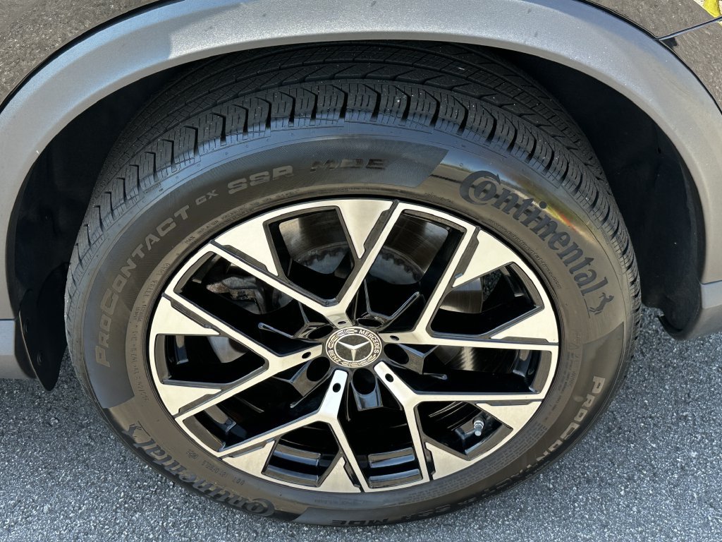 Certified 2025 Mercedes-Benz GLC 350e 4MATIC w/ Driver Assistance Package image 23