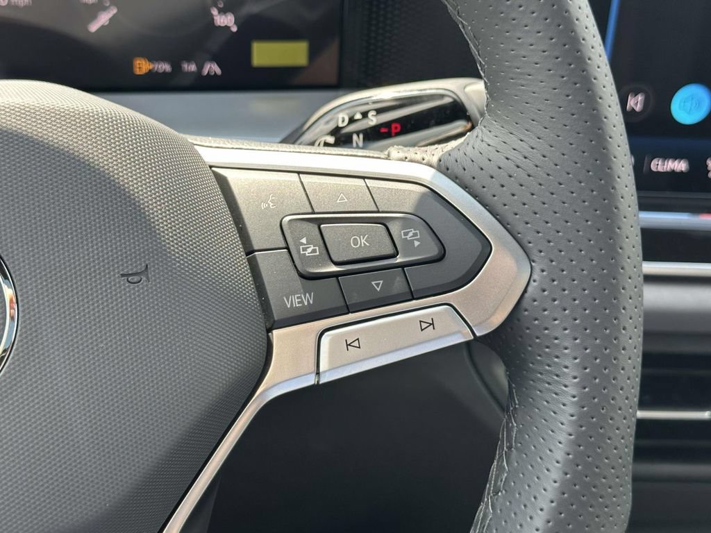 New 2026 Volkswagen Tiguan SE R-Line AWD/4WD image 17