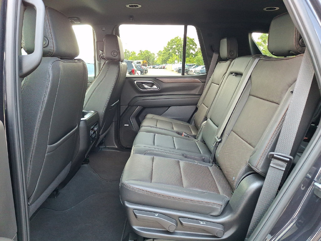 Used 2024 Chevrolet Tahoe High Country AWD/4WD image 13