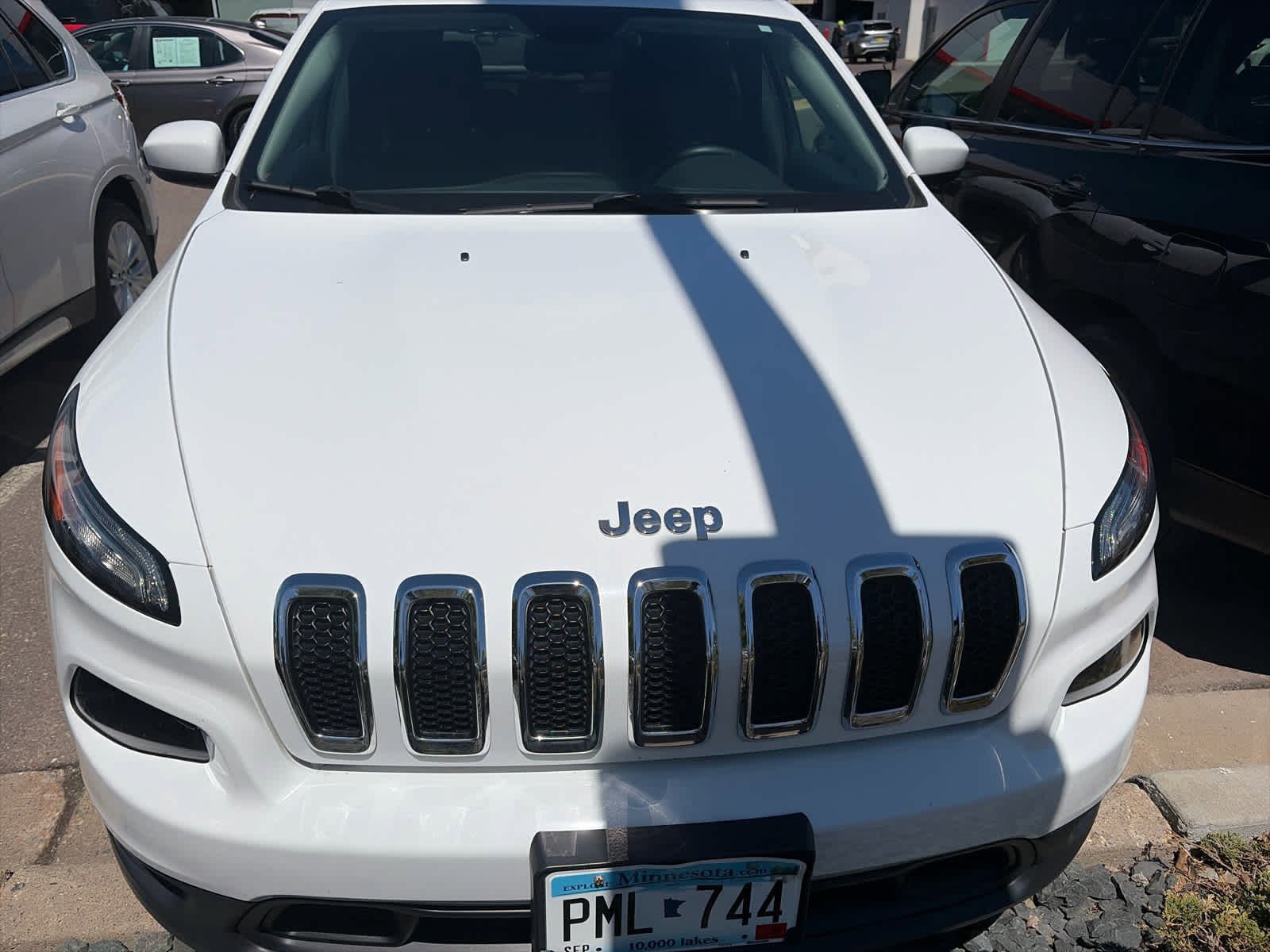 Used 2017 Jeep Cherokee Latitude w/ Cold Weather Group AWD/4WD image 2