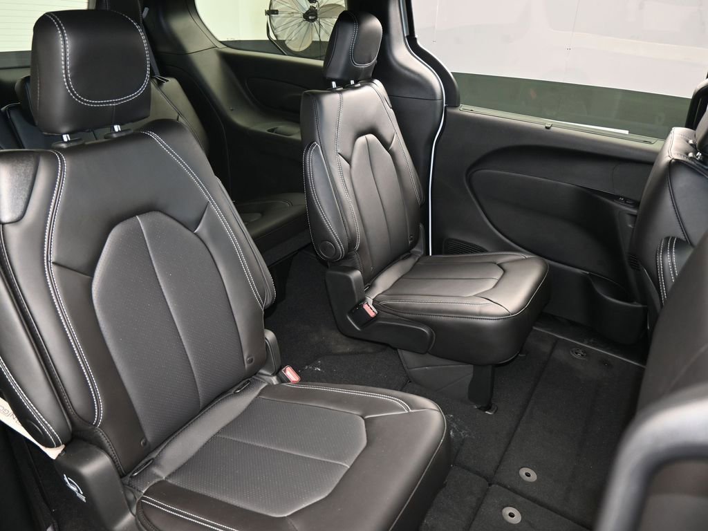 New 2026 Chrysler Pacifica Select FWD image 41