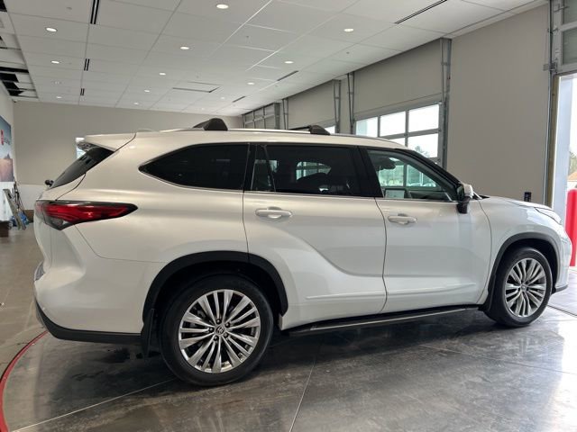 Used 2023 Toyota Highlander Platinum AWD/4WD image 9