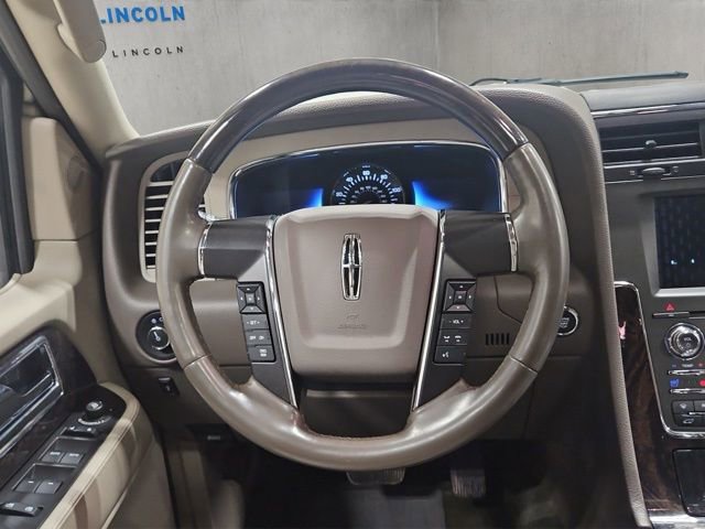 Used 2016 Lincoln Navigator Select image 14