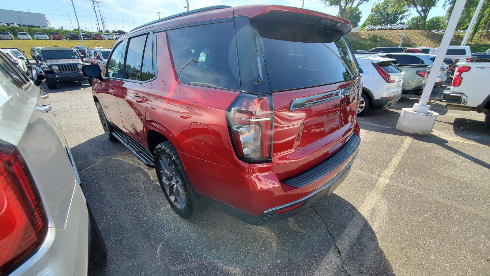 Used 2022 Chevrolet Tahoe RST w/ Luxury Package AWD/4WD image 9