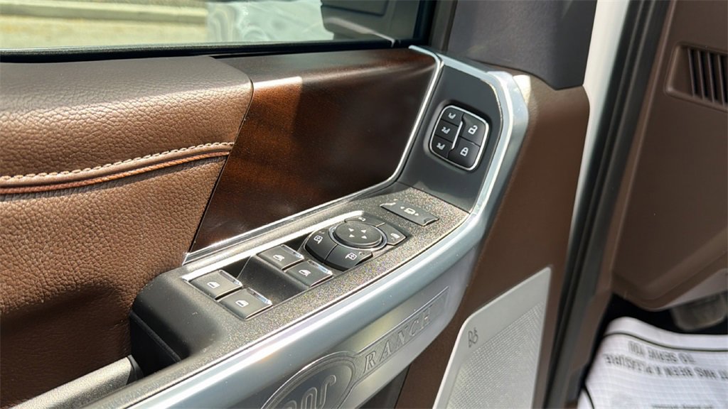 Used 2025 Ford F350 King Ranch w/ FX4 Off-Road Package image 16