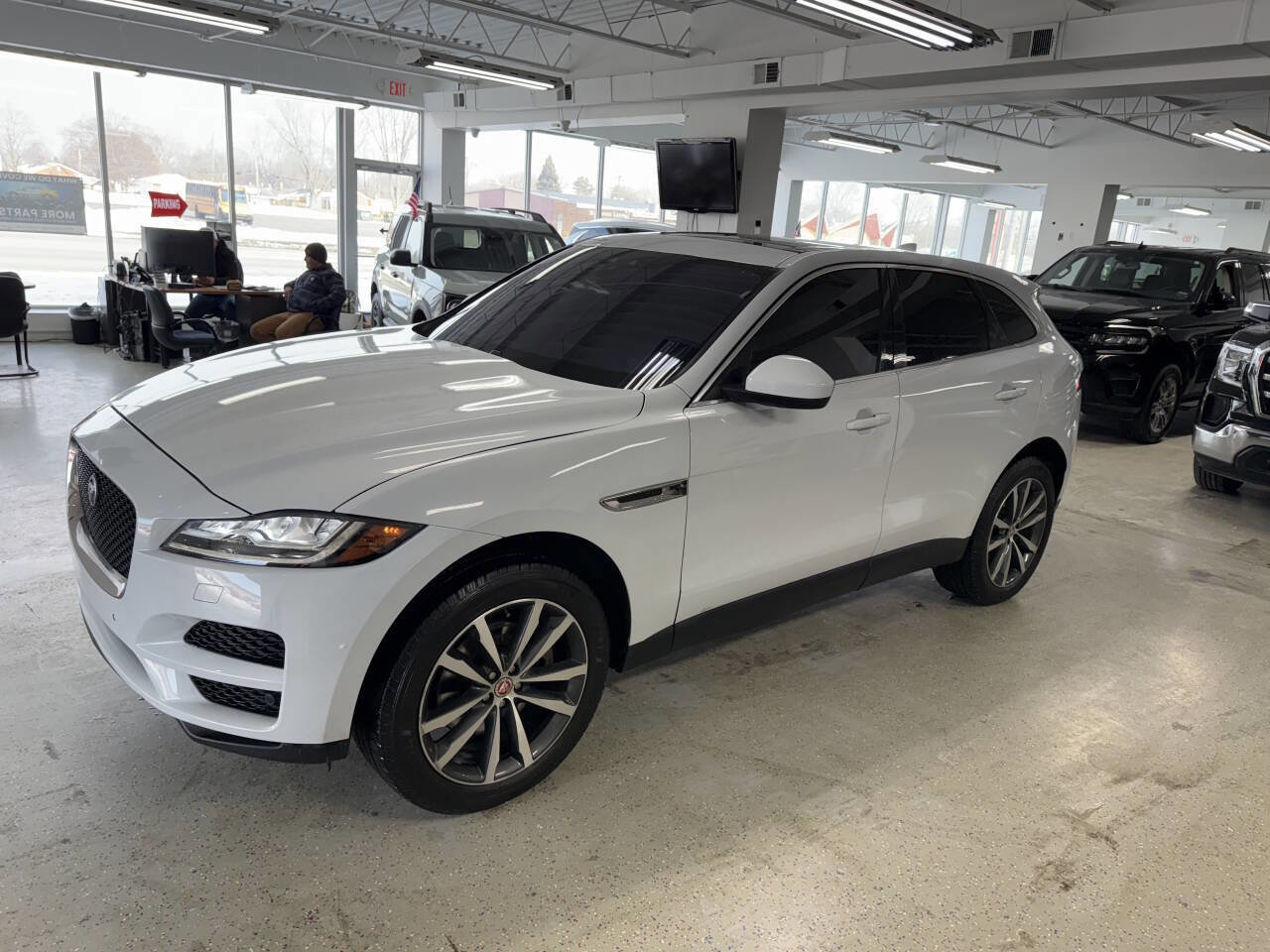 Used 2017 Jaguar F-PACE Prestige image 4