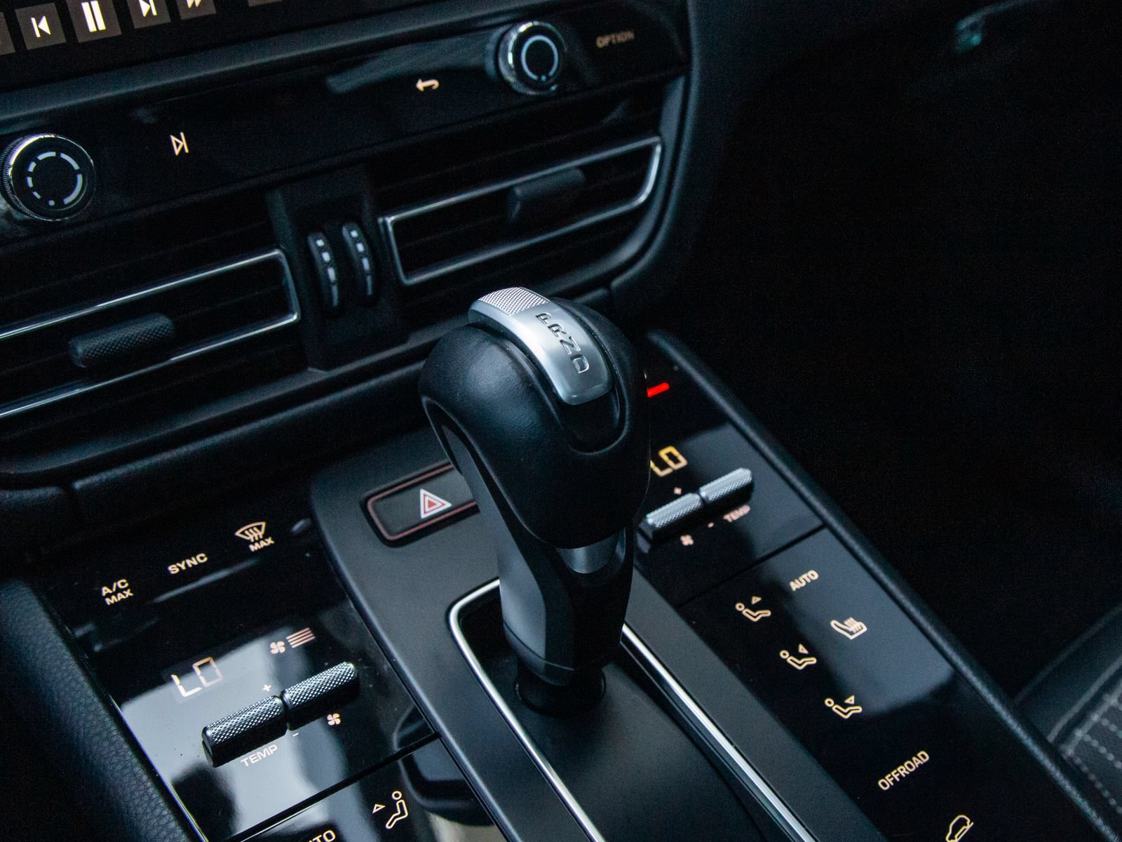 Certified 2023 Porsche Macan Turbo AWD/4WD image 18