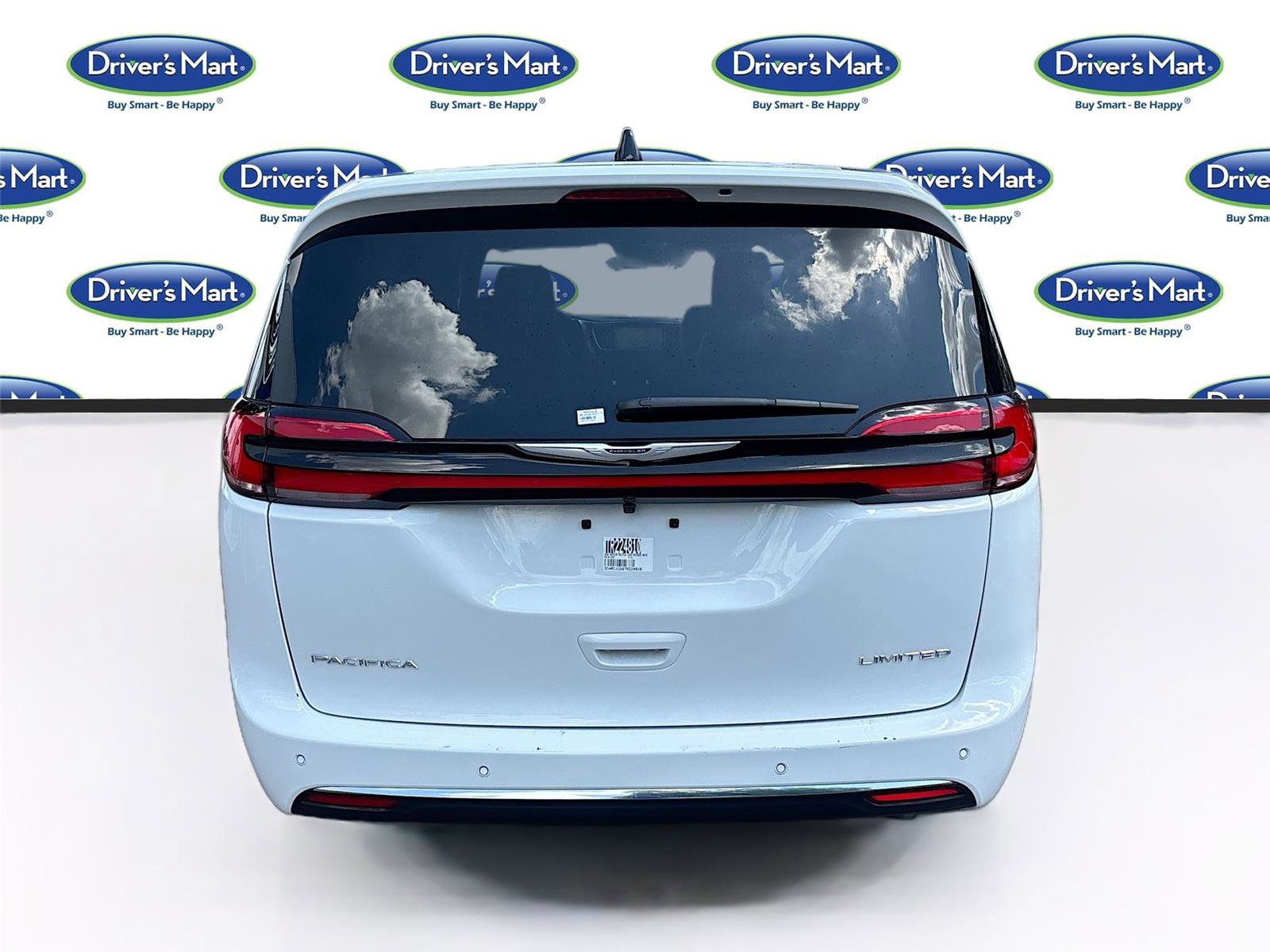 Used 2026 Chrysler Pacifica Limited FWD image 6