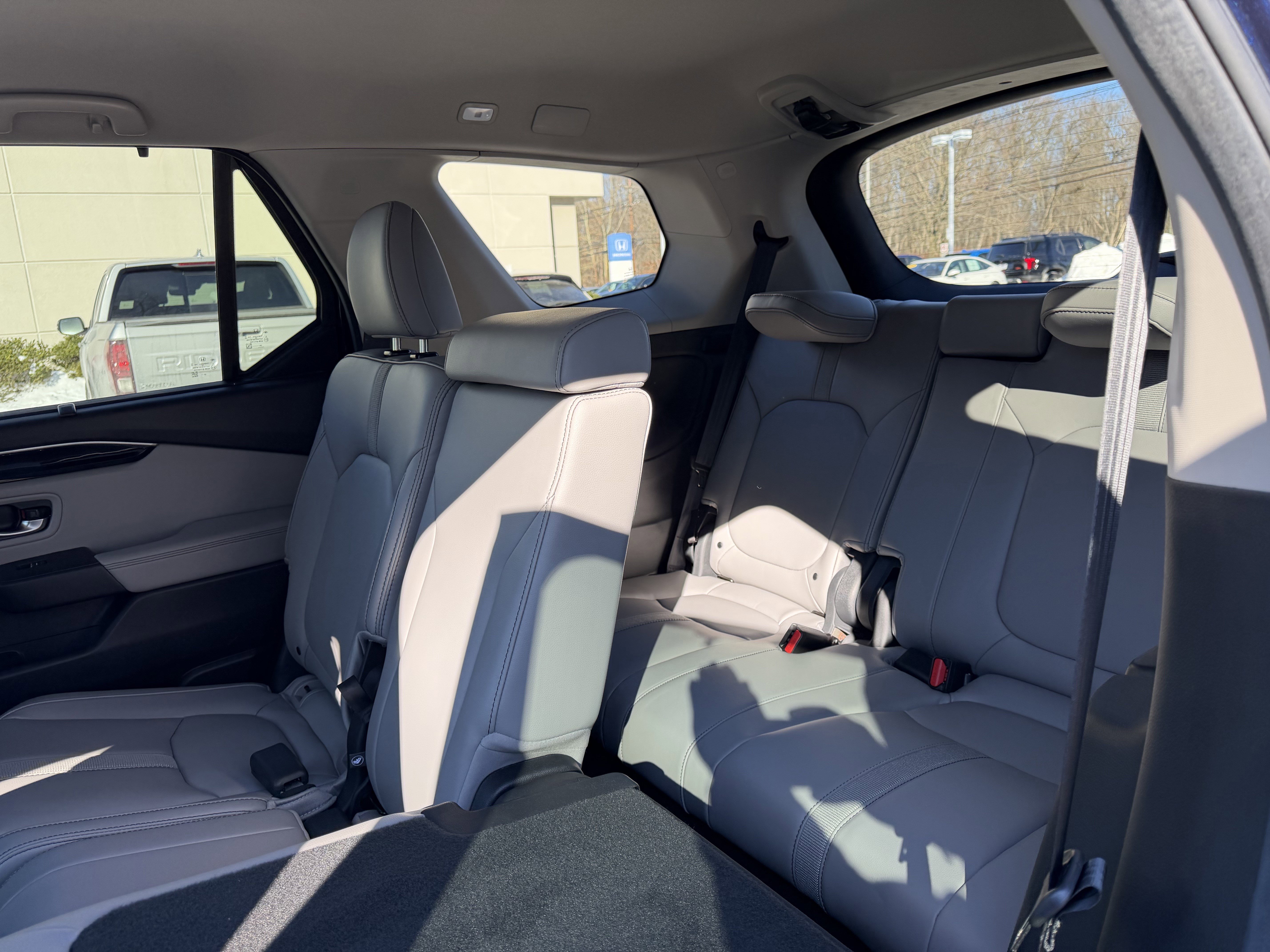 Used 2025 Honda Pilot EX-L image 24