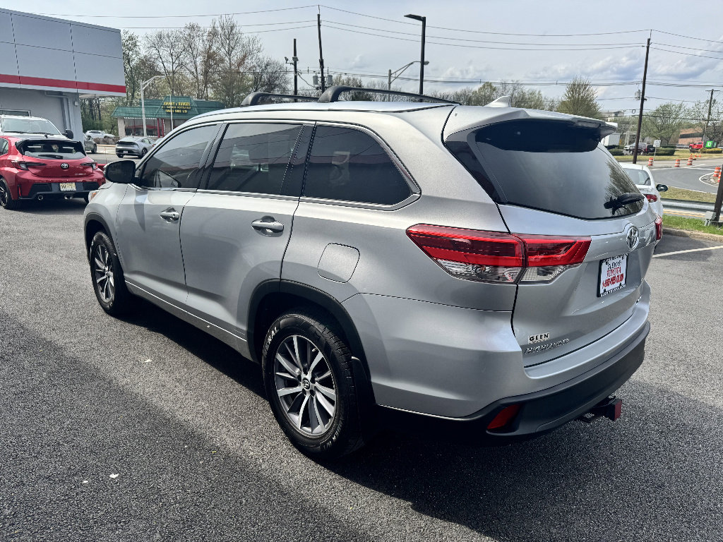 Used 2017 Toyota Highlander XLE w/ Carpet Mat Package AWD/4WD image 7
