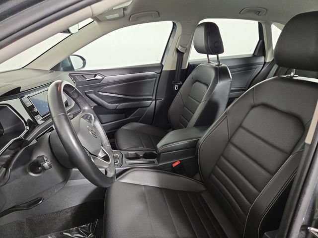 Used 2024 Volkswagen Jetta SE FWD image 12