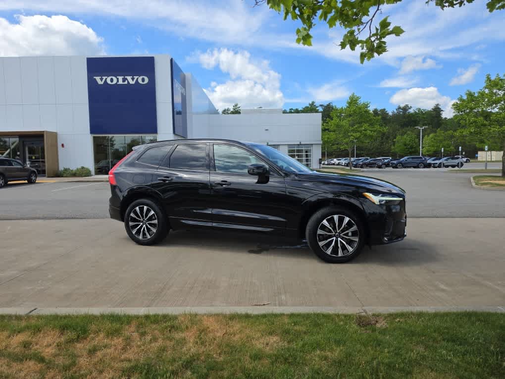 Used 2024 Volvo XC60 B5 Core w/ Protection Package AWD/4WD image 2