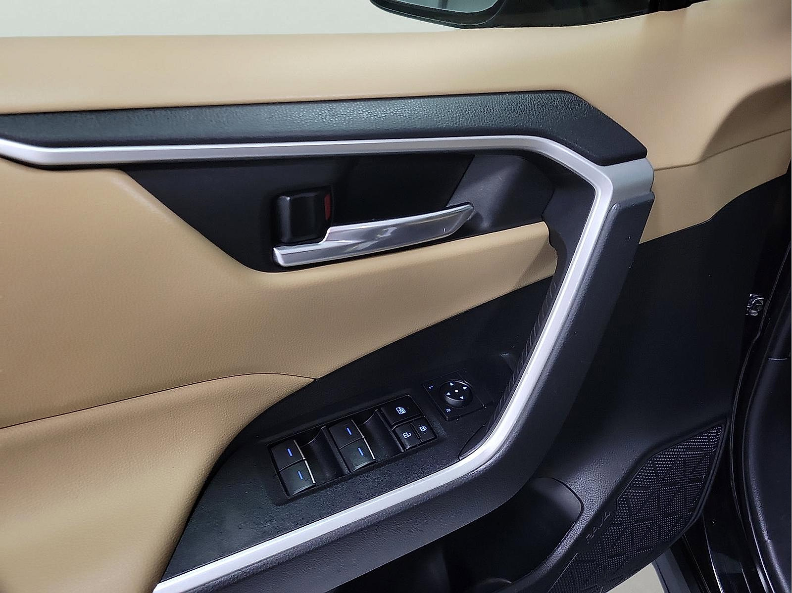 Certified 2022 Toyota RAV4 XLE w/ Convenience Package image 11