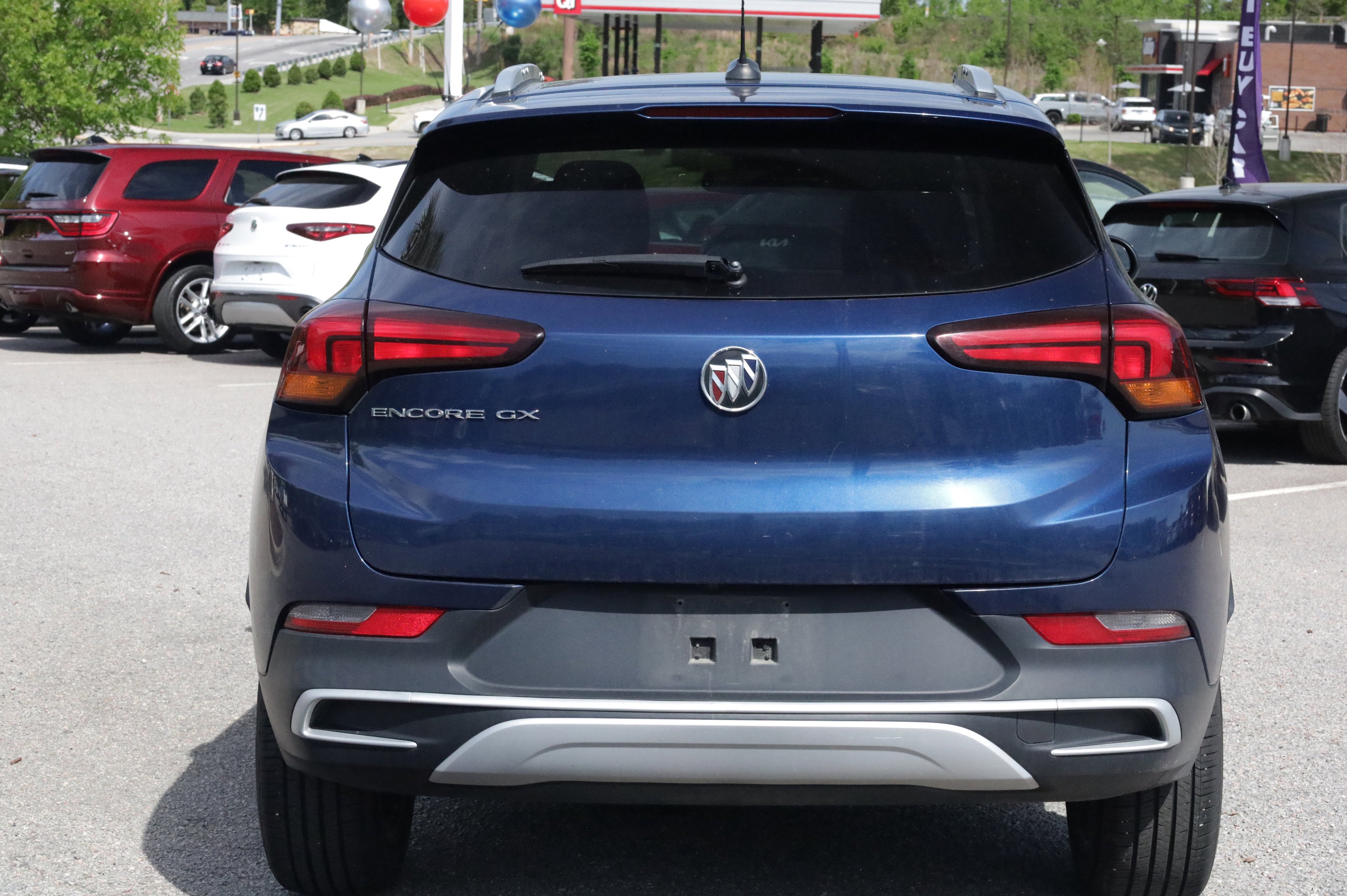 Used 2023 Buick Envision Essence image 3