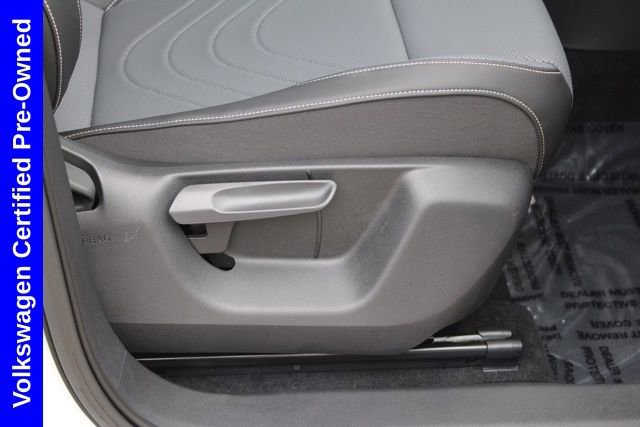 Used 2025 Volkswagen Tiguan SE image 21
