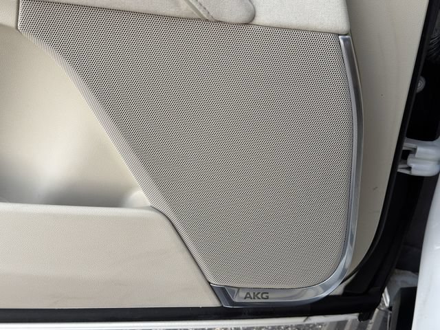 Used 2023 Cadillac Escalade Sport Platinum w/ LPO, Floor Liner Package AWD/4WD image 26