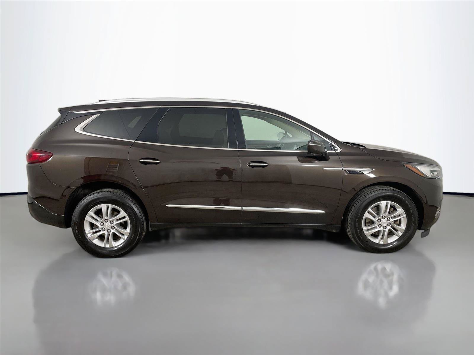 Used 2018 Buick Enclave Essence w/ Trailering Package AWD/4WD image 17