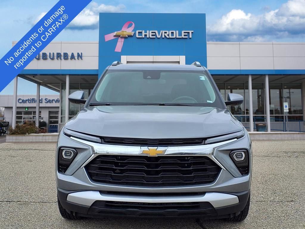 Used 2025 Chevrolet TrailBlazer LT FWD image 2