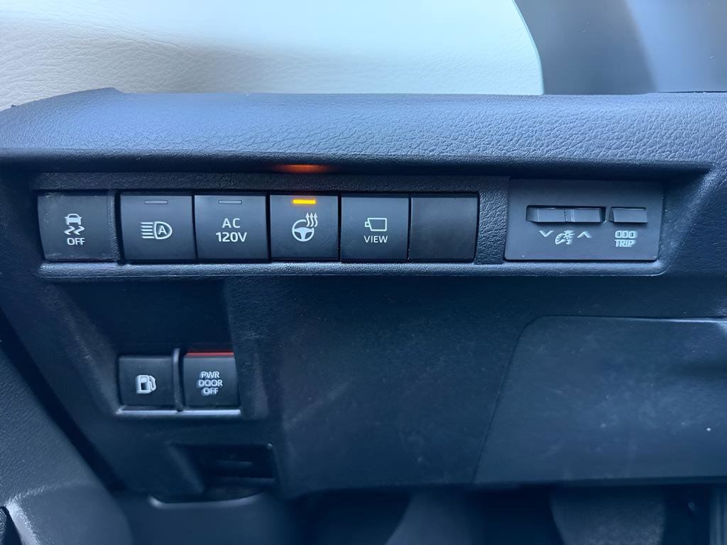 Used 2023 Toyota Sienna Platinum image 12