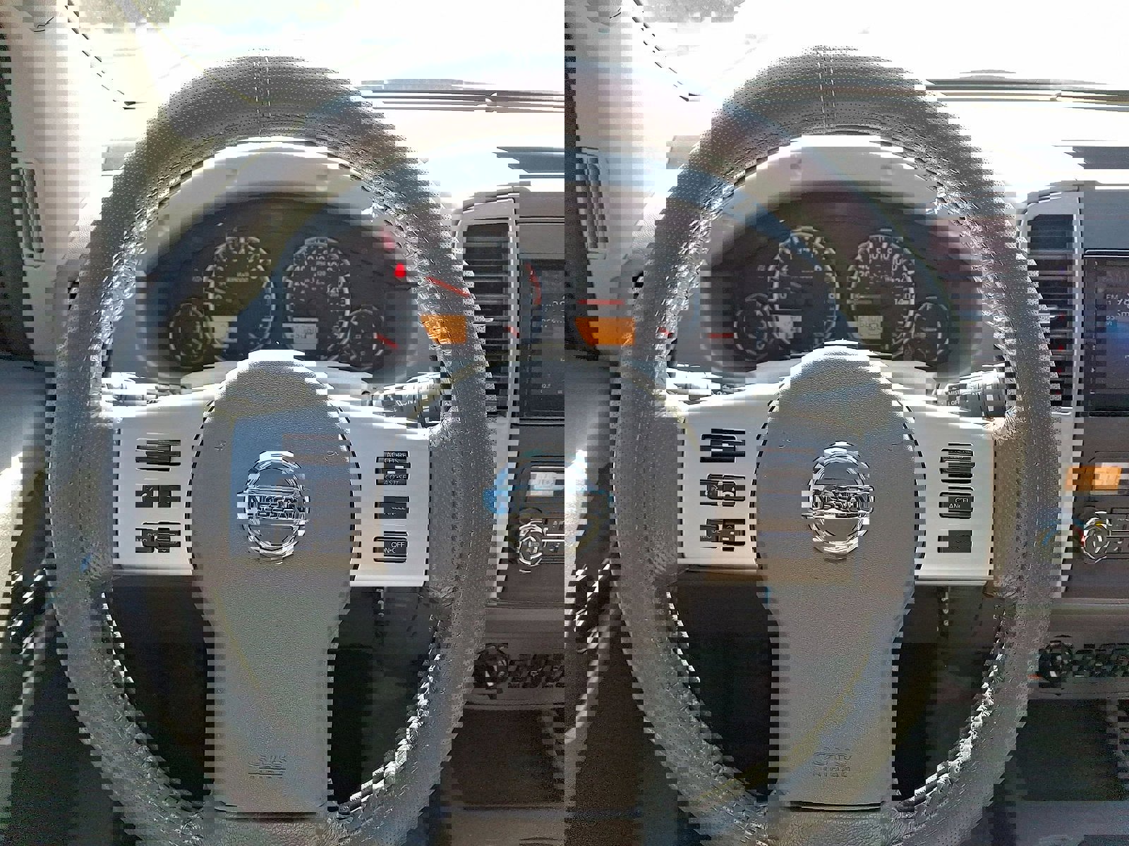 Used 2016 Nissan Frontier SL w/ Moonroof Package image 16