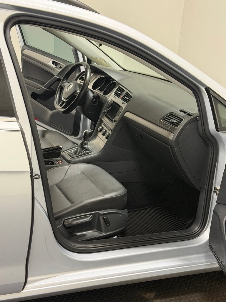 Used 2015 Volkswagen Golf TDI S FWD image 11