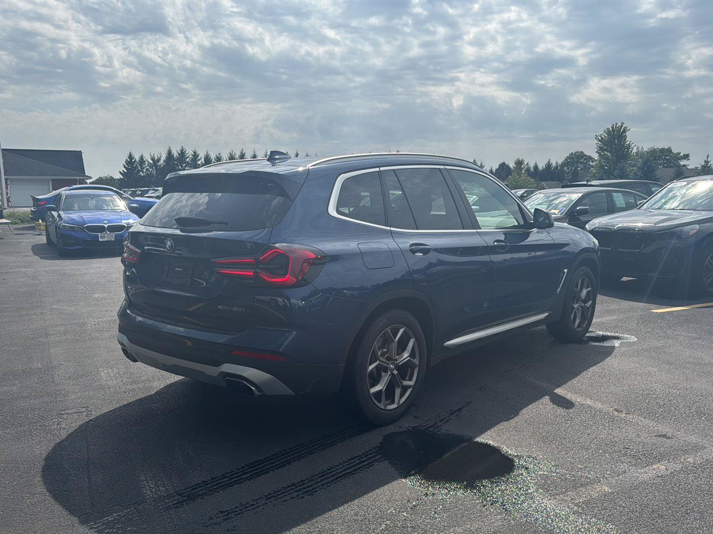 Used 2023 BMW X3 xDrive30i w/ Premium Package AWD/4WD image 3