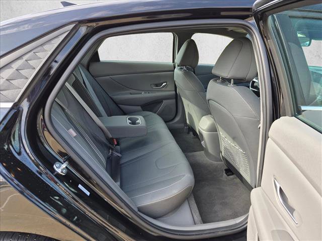Used 2025 Hyundai Elantra SEL FWD image 20