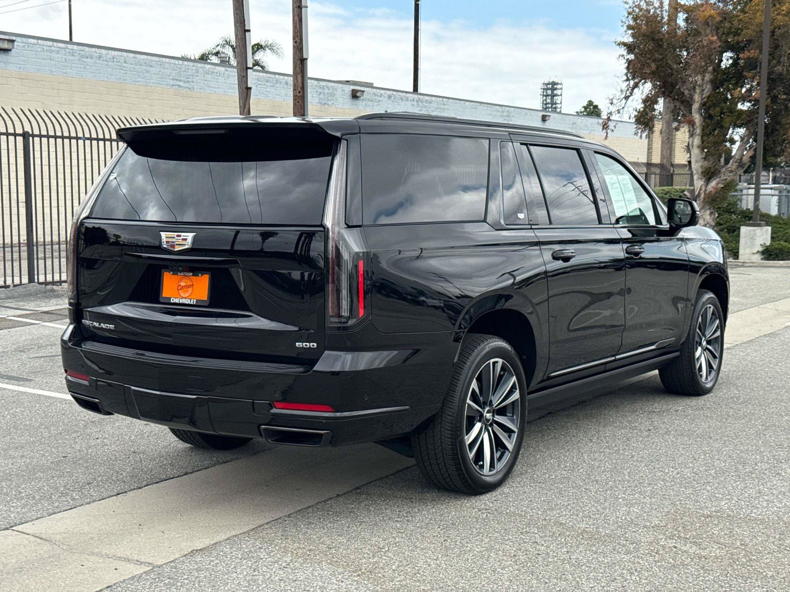 Used 2025 Cadillac Escalade ESV Sport AWD/4WD image 3