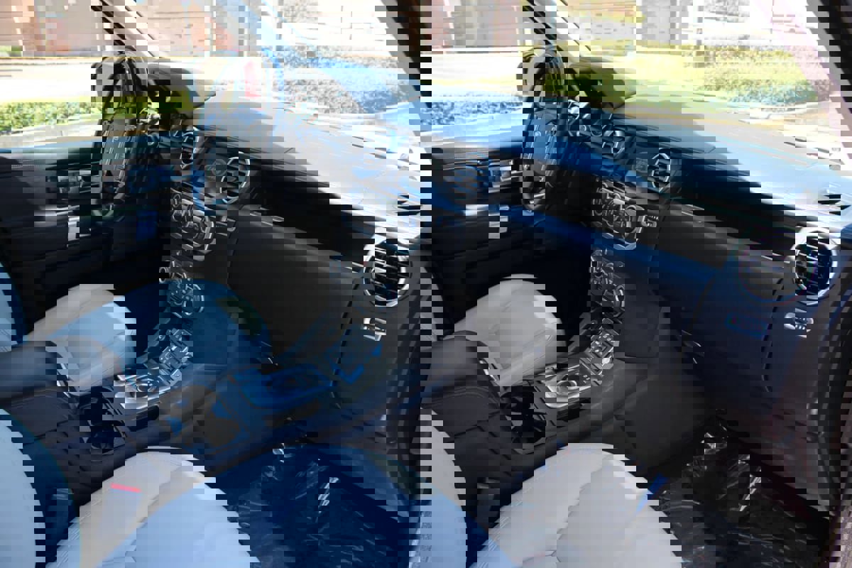 Used 2015 Land Rover LR4 HSE LUX image 34