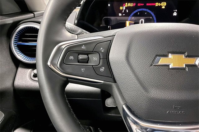 Used 2025 Chevrolet Trax LT w/ LT Convenience Package image 11