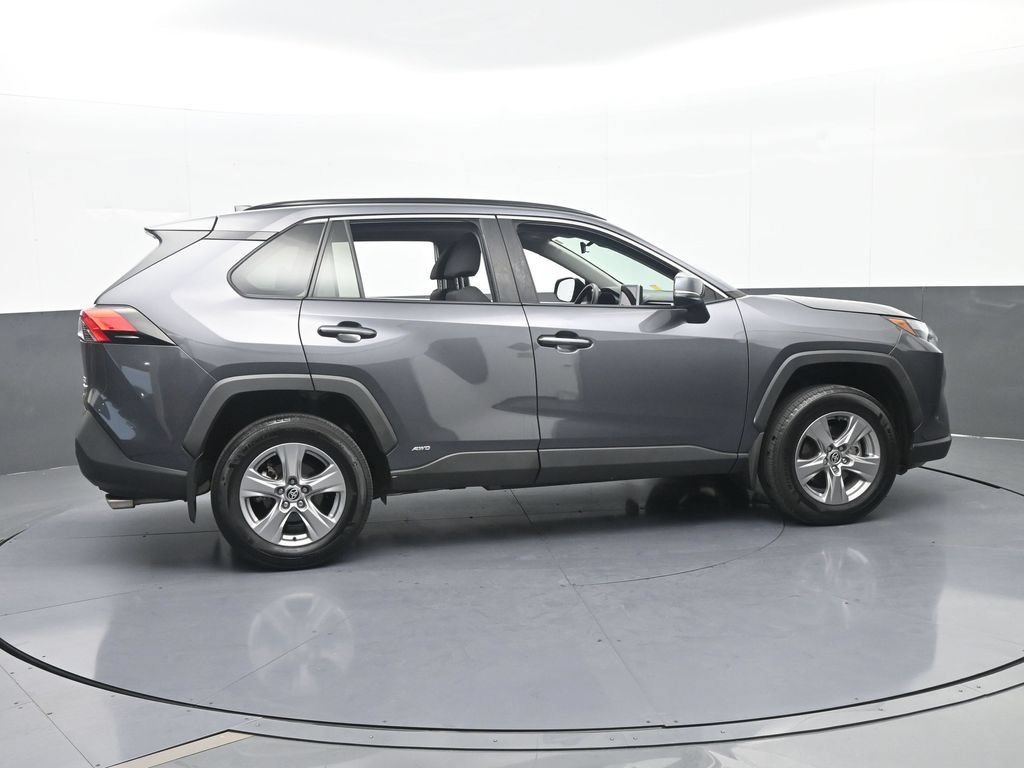 Used 2024 Toyota RAV4 XLE AWD/4WD image 7