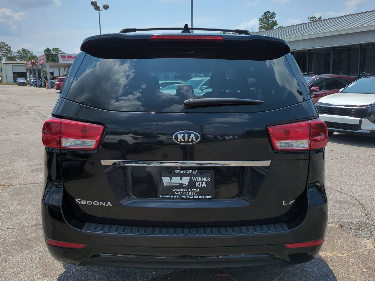 Used 2017 Kia Sedona LX w/ LX Essentials Premium Package FWD image 6