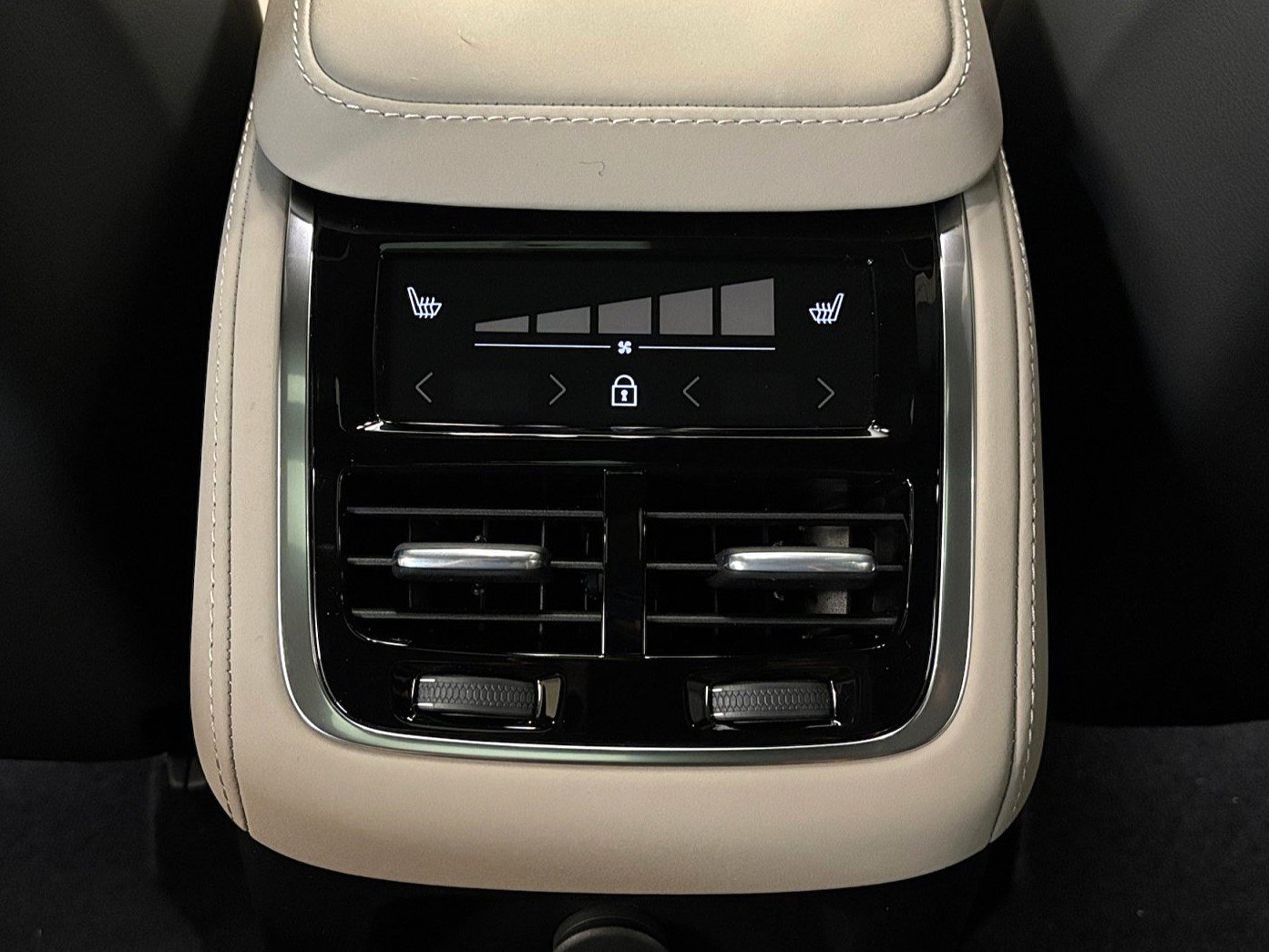 New 2026 Volvo XC90 T8 Ultra w/ Protection Package AWD/4WD image 36