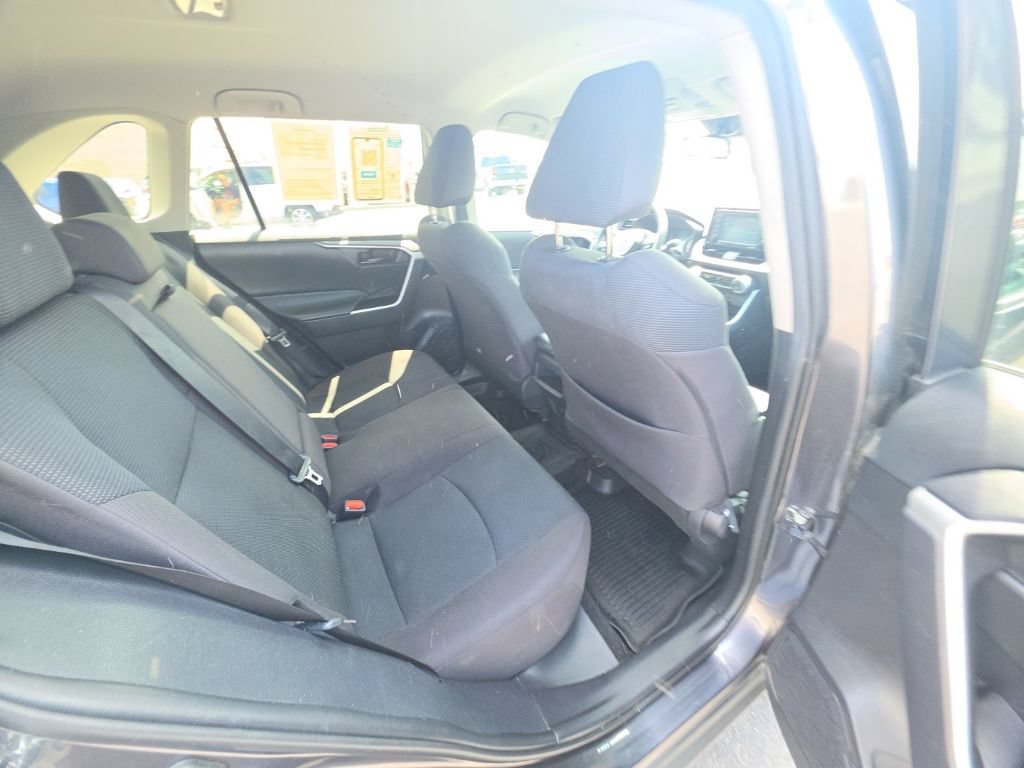 Used 2021 Toyota RAV4 LE FWD image 31