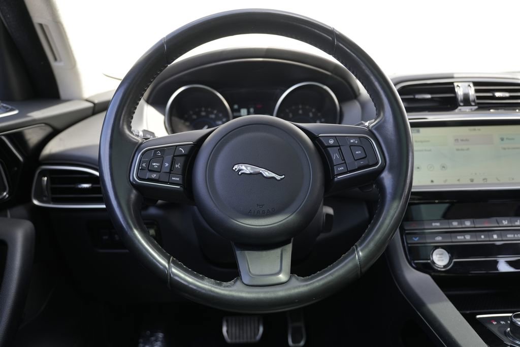 Used 2019 Jaguar F-PACE Premium image 47