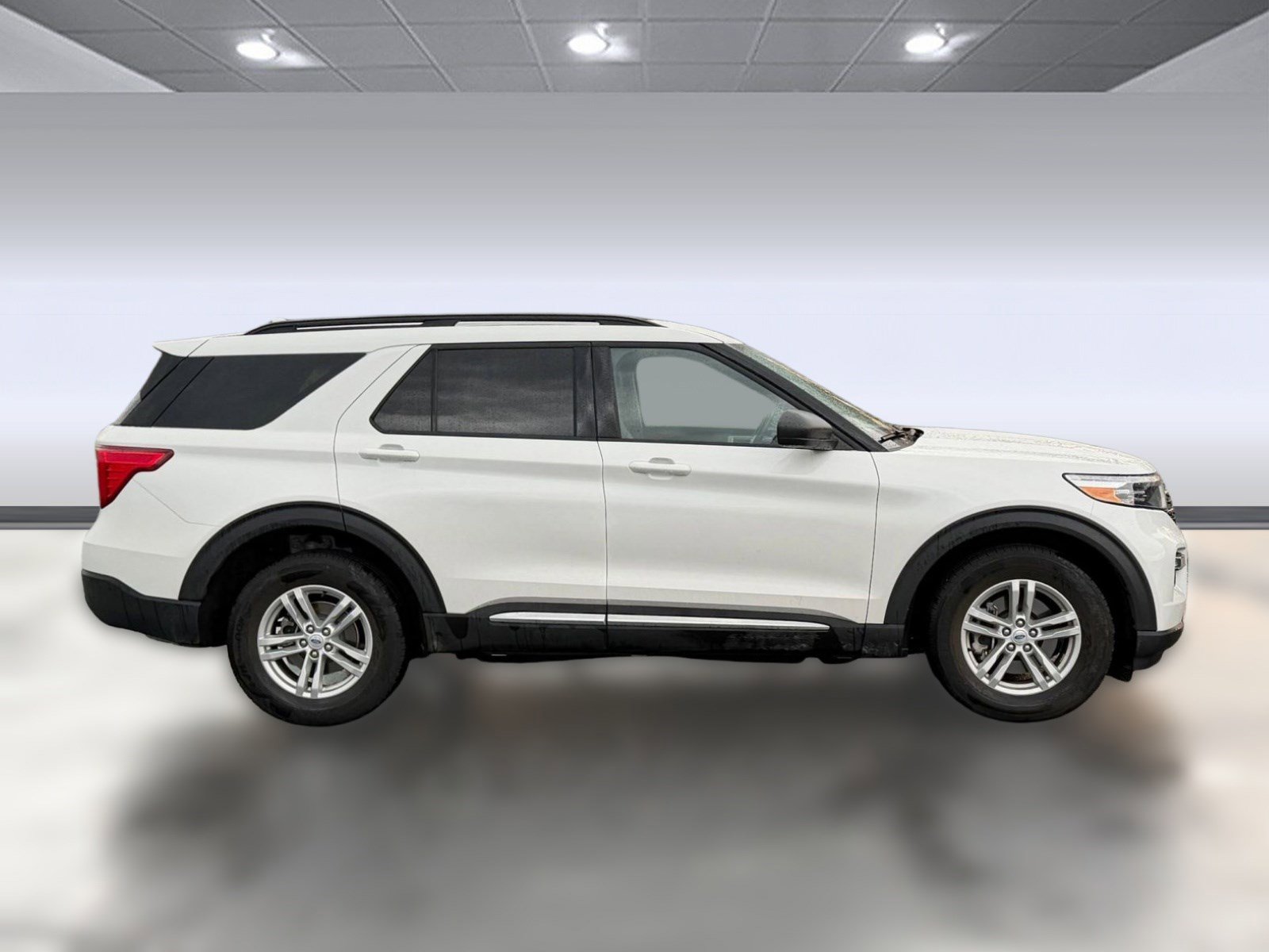 Used 2023 Ford Explorer XLT w/ Equipment Group 202A image 6