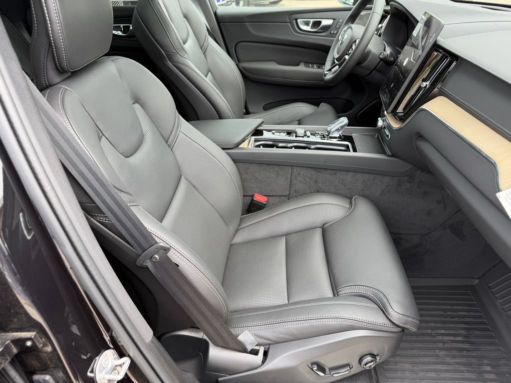 New 2026 Volvo XC60 T8 Ultra w/ Protection Package Premier AWD/4WD image 9