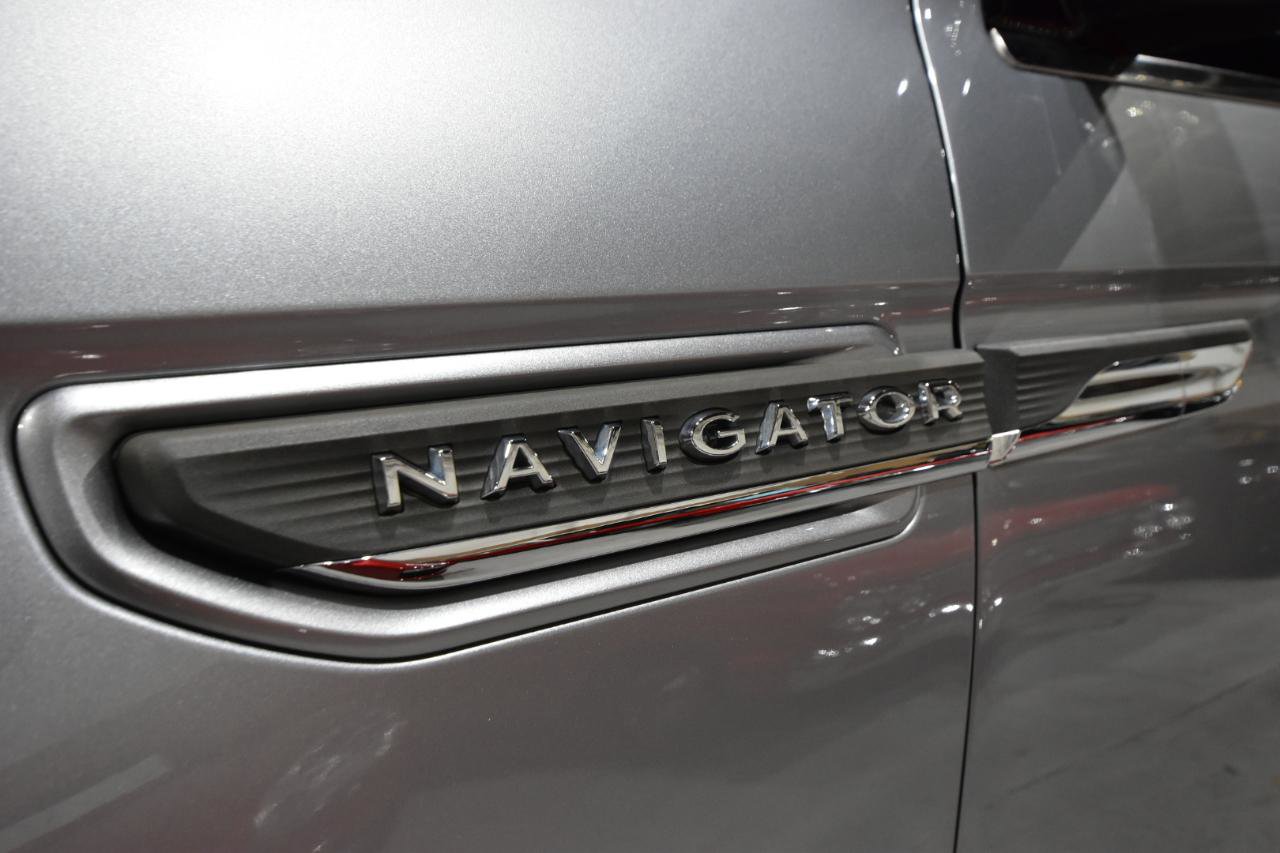 Used 2023 Lincoln Navigator Reserve AWD/4WD image 7