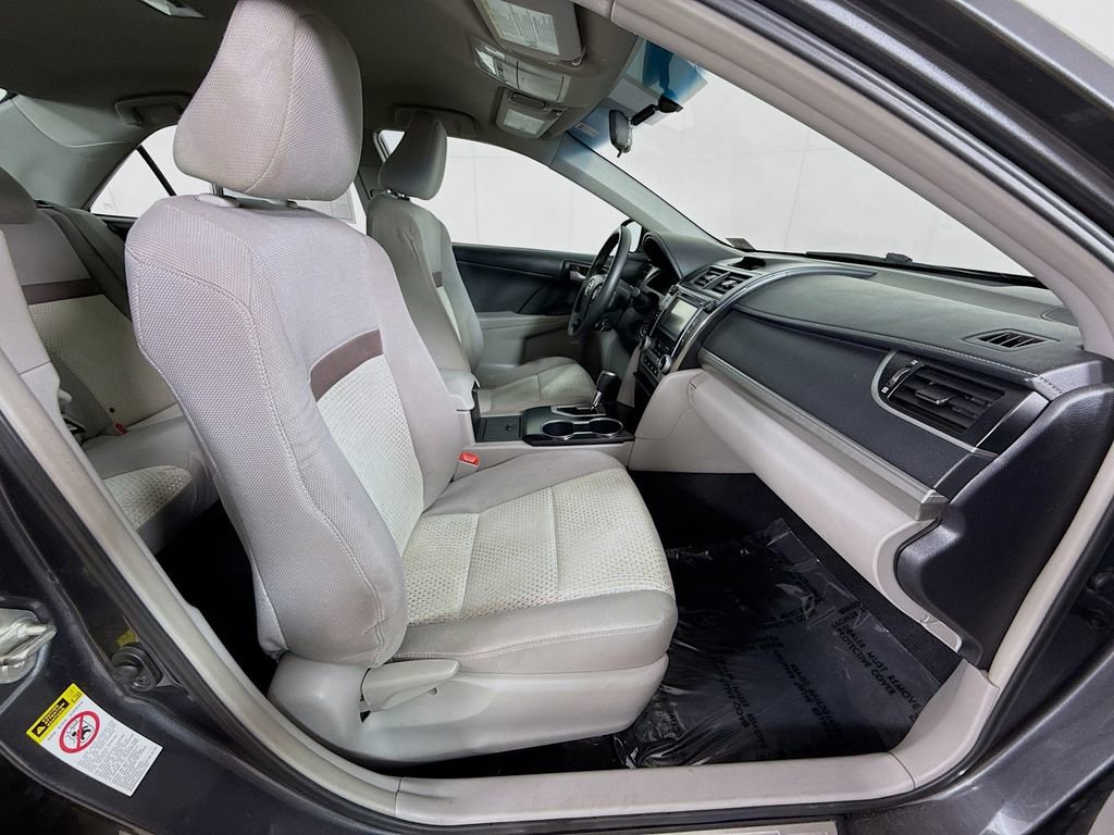 Used 2013 Toyota Camry LE FWD image 29