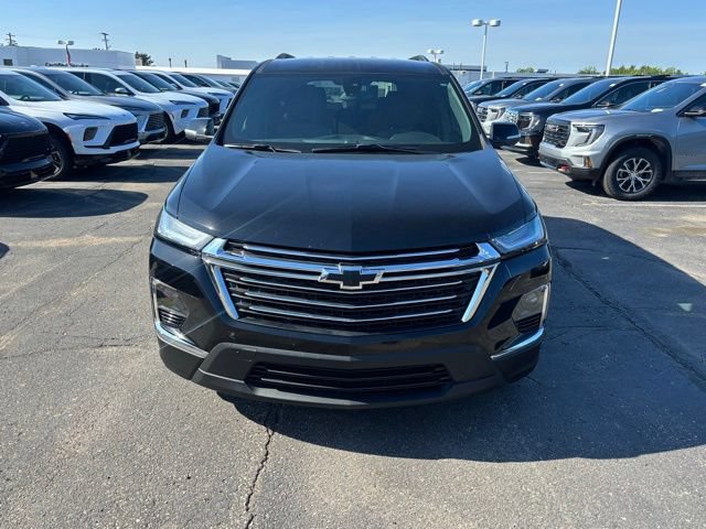 Used 2023 Chevrolet Traverse LT FWD image 2