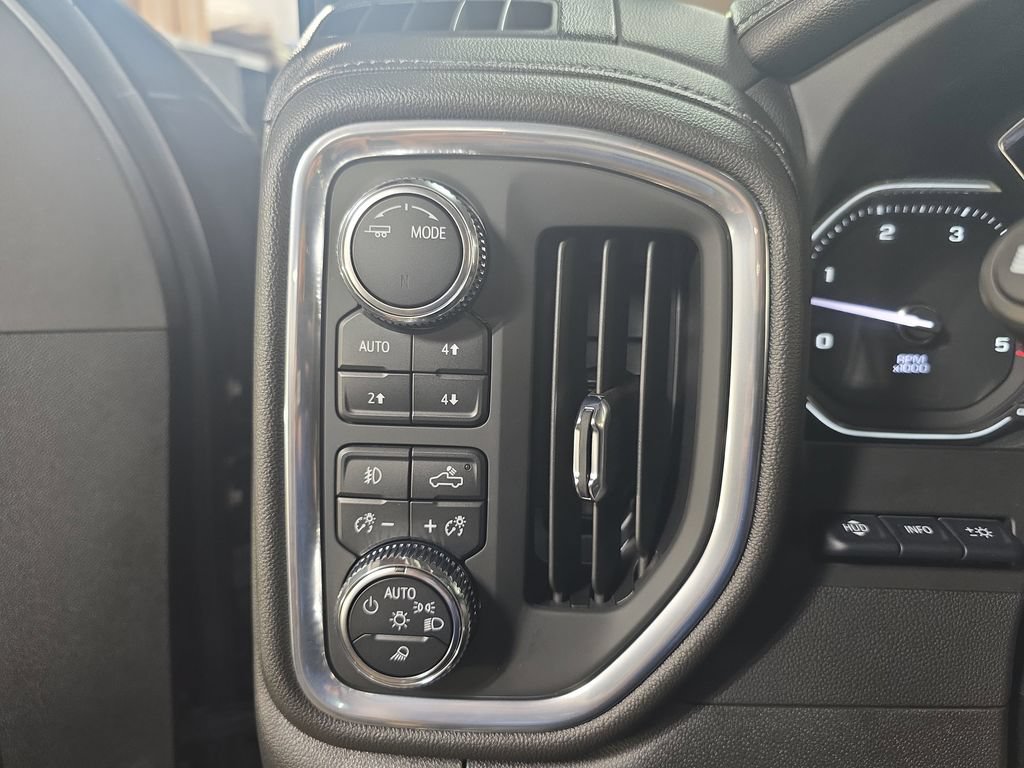 Used 2023 GMC Sierra 2500 Denali w/ Denali Black Diamond Edition AWD/4WD image 27