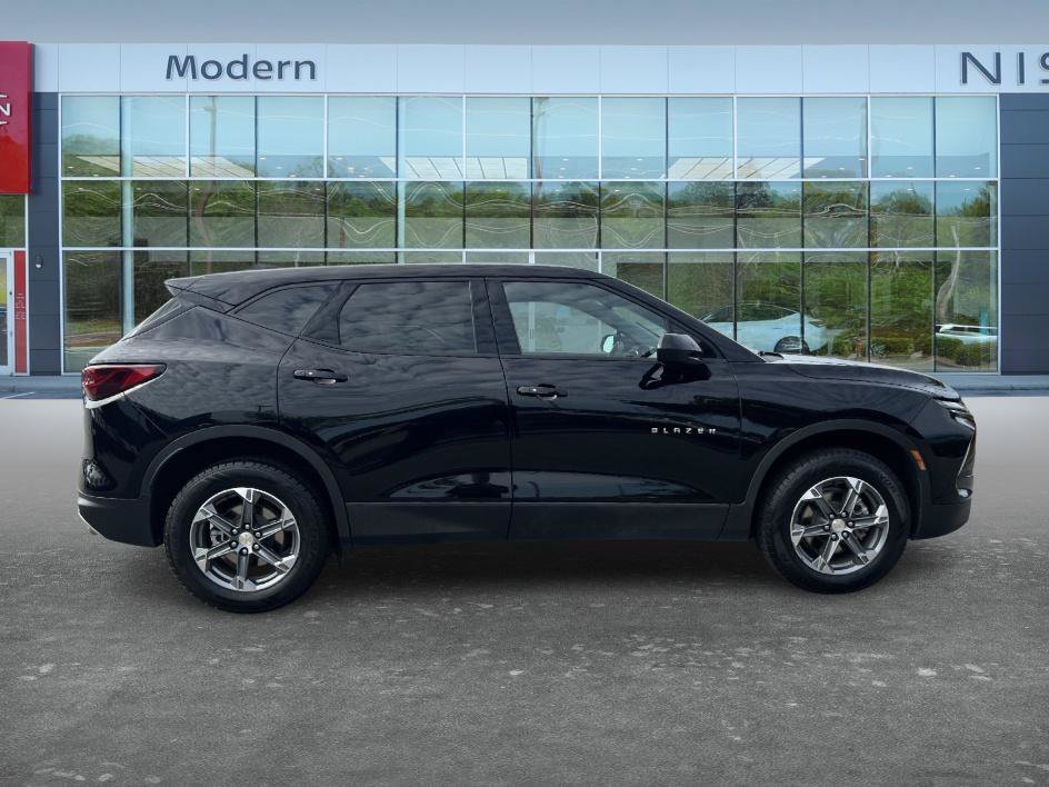 Used 2025 Chevrolet Blazer LT FWD image 4