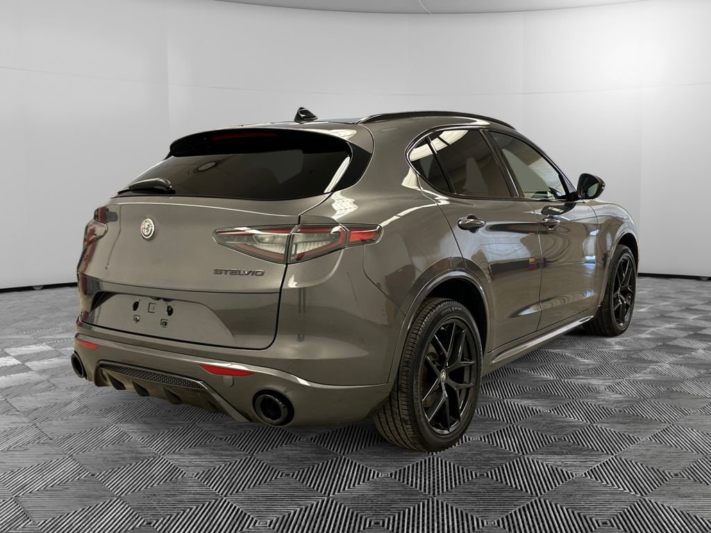 Used 2021 Alfa Romeo Stelvio Ti Sport AWD/4WD image 5