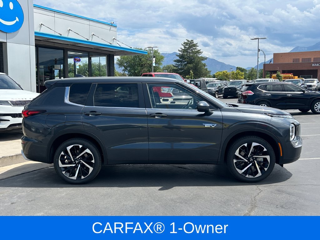 Used 2025 Mitsubishi Outlander 4WD Plug-In Hybrid image 2